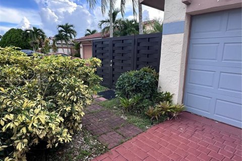 Casa en venta en Miami, Florida, 4 dormitorios, 180.97 m2 № 1348378 - foto 3