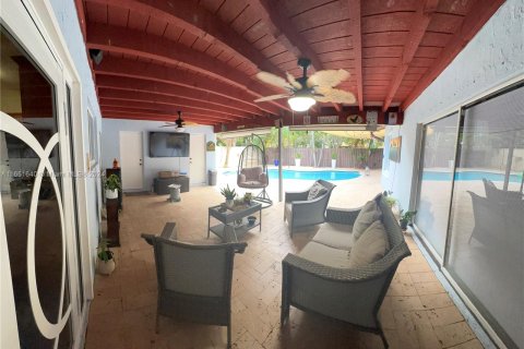 Casa en venta en Miami, Florida, 4 dormitorios, 180.97 m2 № 1348378 - foto 22