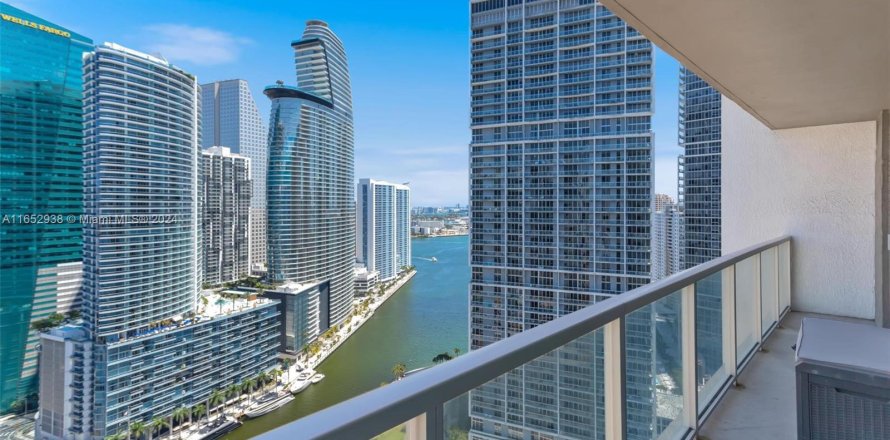 Condominio en Miami, Florida, 2 dormitorios  № 1348379