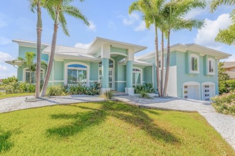 Casa en venta en New Smyrna Beach, Florida, 6 dormitorios, 386.85 m2 № 1349653 - foto 4