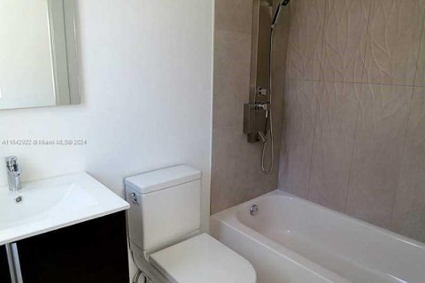 Condo in Miami Beach, Florida, 1 bedroom  № 1321650 - photo 4