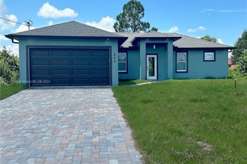 Casa en venta en Lehigh Acres, Florida, 4 dormitorios № 1321647 - foto 1