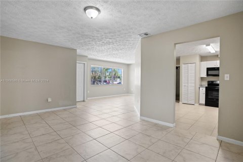 Villa ou maison à vendre à Port St. Lucie, Floride: 3 chambres, 151.06 m2 № 1132040 - photo 6