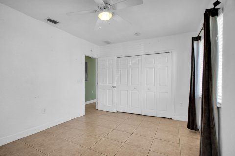 House in Miami, Florida 3 bedrooms, 190.45 sq.m. № 1139231 - photo 7