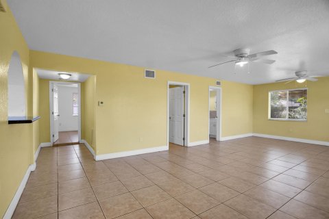 House in Miami, Florida 3 bedrooms, 190.45 sq.m. № 1139231 - photo 28