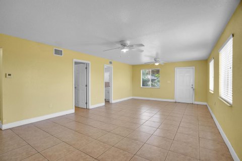 House in Miami, Florida 3 bedrooms, 190.45 sq.m. № 1139231 - photo 27