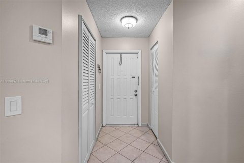 Villa ou maison à vendre à Hialeah, Floride: 2 chambres, 92.07 m2 № 1375408 - photo 3