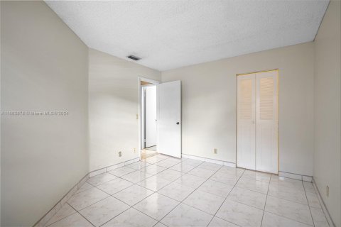 Villa ou maison à vendre à Hialeah, Floride: 2 chambres, 92.07 m2 № 1375408 - photo 17