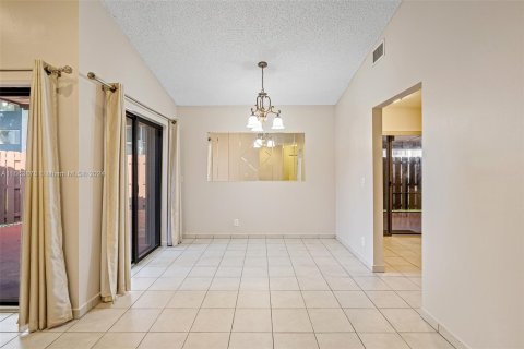 Villa ou maison à vendre à Hialeah, Floride: 2 chambres, 92.07 m2 № 1375408 - photo 5