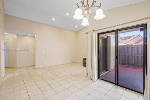 Villa ou maison à vendre à Hialeah, Floride: 2 chambres, 92.07 m2 № 1375408 - photo 8