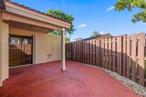 Villa ou maison à vendre à Hialeah, Floride: 2 chambres, 92.07 m2 № 1375408 - photo 25