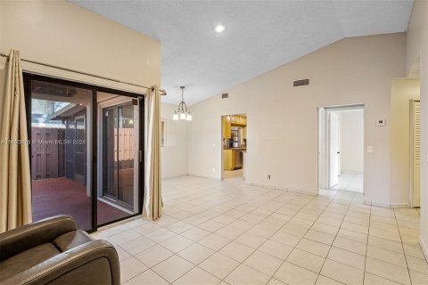 Villa ou maison à vendre à Hialeah, Floride: 2 chambres, 92.07 m2 № 1375408 - photo 6