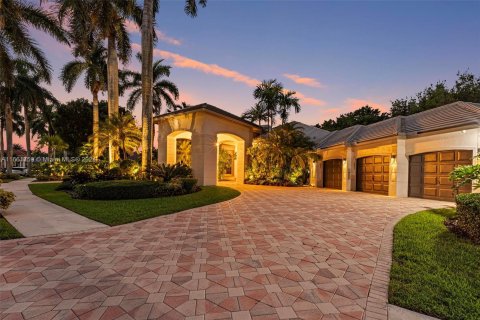 Villa ou maison à vendre à Weston, Floride: 5 chambres, 447.79 m2 № 1375407 - photo 1