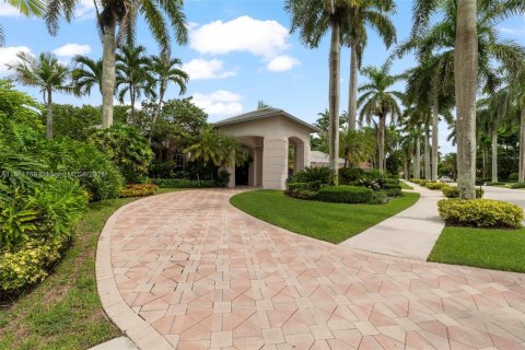 House in Weston, Florida 5 bedrooms, 447.79 sq.m. № 1375407 - photo 8