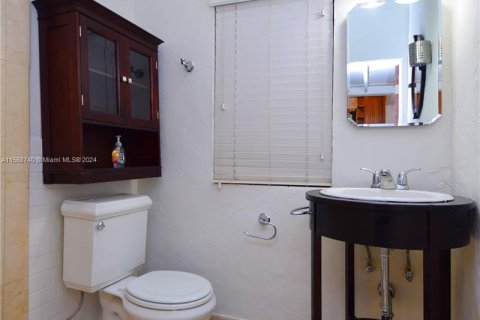 Casa en venta en Coral Gables, Florida, 1 dormitorio, 62.06 m2 № 1117552 - foto 12