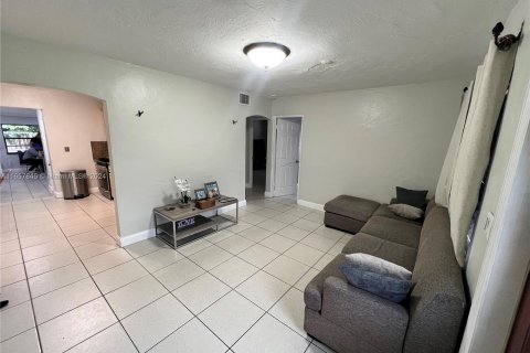 Villa ou maison à vendre à Hialeah, Floride: 3 chambres, 142.88 m2 № 1360316 - photo 3