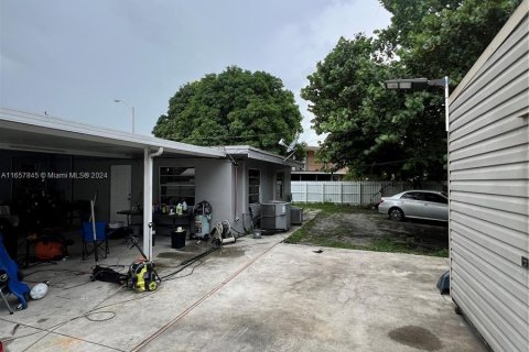 Casa en venta en Hialeah, Florida, 3 dormitorios, 142.88 m2 № 1360316 - foto 21