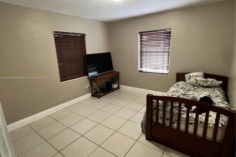 Casa en venta en Hialeah, Florida, 3 dormitorios, 142.88 m2 № 1360316 - foto 6