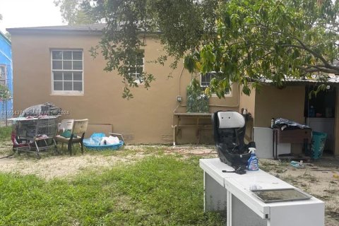 House in Miami, Florida 3 bedrooms, 100.61 sq.m. № 1360344 - photo 10