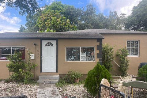 House in Miami, Florida 3 bedrooms, 100.61 sq.m. № 1360344 - photo 1