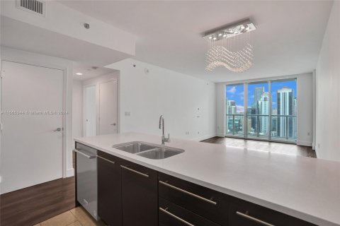 Condo in Miami, Florida, 1 bedroom  № 1377659 - photo 8