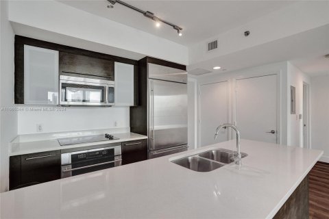 Condominio en venta en Miami, Florida, 1 dormitorio, 68.56 m2 № 1377659 - foto 1