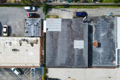 Propiedad comercial en venta en Miami, Florida № 1235067 - foto 4