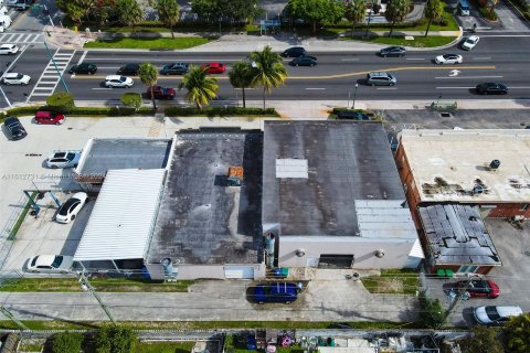 Propiedad comercial en venta en Miami, Florida № 1235067 - foto 2