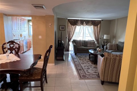 Condominio en venta en Hallandale Beach, Florida, 1 dormitorio, 91.23 m2 № 1235068 - foto 11