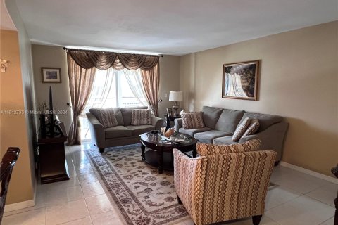 Condominio en venta en Hallandale Beach, Florida, 1 dormitorio, 91.23 m2 № 1235068 - foto 12