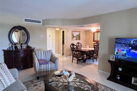 Condominio en venta en Hallandale Beach, Florida, 1 dormitorio, 91.23 m2 № 1235068 - foto 13