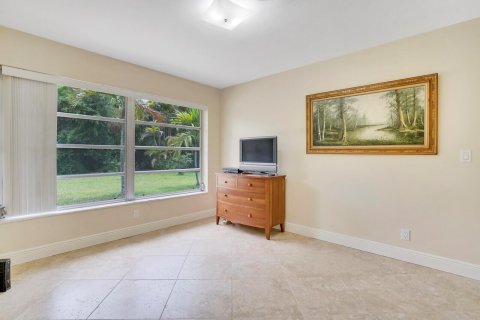 House in West Palm Beach, Florida 3 bedrooms, 184.88 sq.m. № 1223233 - photo 25