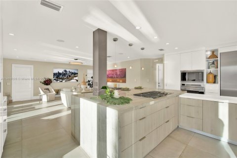 House in Coral Gables, Florida 4 bedrooms, 358.05 sq.m. № 778812 - photo 28