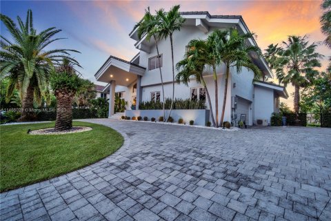 Villa ou maison à vendre à Coral Gables, Floride: 4 chambres, 358.05 m2 № 778812 - photo 15