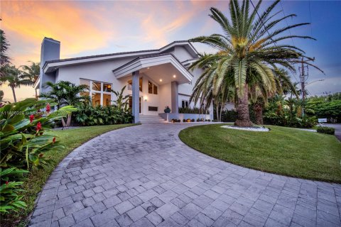 Villa ou maison à vendre à Coral Gables, Floride: 4 chambres, 358.05 m2 № 778812 - photo 14