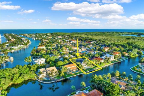 Villa ou maison à vendre à Coral Gables, Floride: 4 chambres, 358.05 m2 № 778812 - photo 5