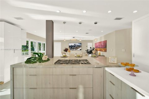 House in Coral Gables, Florida 4 bedrooms, 358.05 sq.m. № 778812 - photo 30