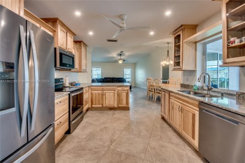 Villa ou maison à vendre à Fort Myers, Floride: 3 chambres № 389478 - photo 8