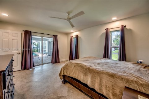 Casa en venta en Fort Myers, Florida, 3 dormitorios № 389478 - foto 18