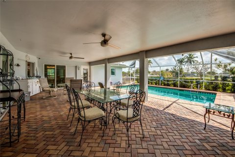 Casa en venta en Fort Myers, Florida, 3 dormitorios № 389478 - foto 29