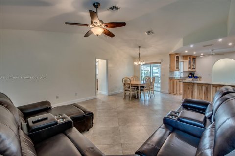 Villa ou maison à vendre à Fort Myers, Floride: 3 chambres № 389478 - photo 15