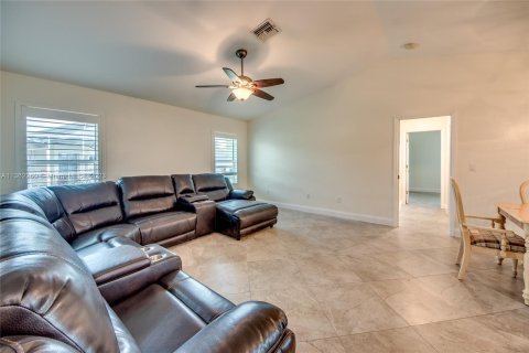 Villa ou maison à vendre à Fort Myers, Floride: 3 chambres № 389478 - photo 14