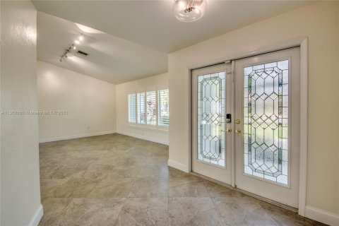 Casa en venta en Fort Myers, Florida, 3 dormitorios № 389478 - foto 3