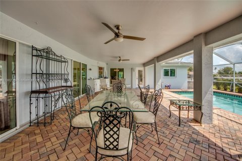 Casa en venta en Fort Myers, Florida, 3 dormitorios № 389478 - foto 30