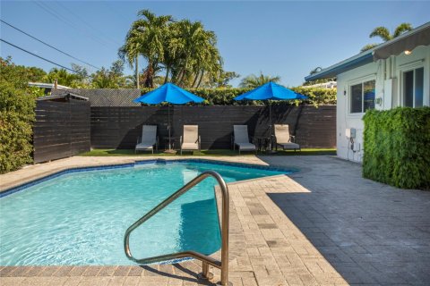 House in Wilton Manors, Florida 3 bedrooms, 117.15 sq.m. № 890522 - photo 25