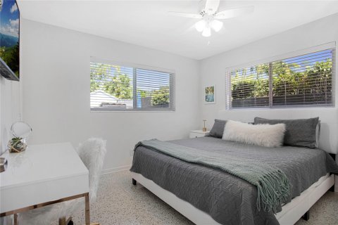 House in Wilton Manors, Florida 3 bedrooms, 117.15 sq.m. № 890522 - photo 26