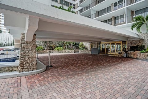 Condominio en venta en Hallandale Beach, Florida, 2 dormitorios, 115.94 m2 № 176666 - foto 7