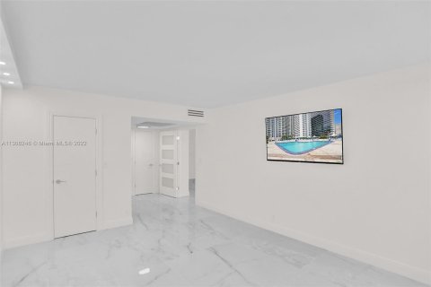 Condominio en venta en Hallandale Beach, Florida, 2 dormitorios, 115.94 m2 № 176666 - foto 29
