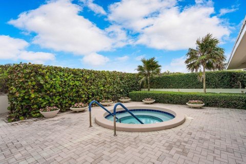 Condo in Palm Beach, Florida, 2 bedrooms  № 1209237 - photo 4