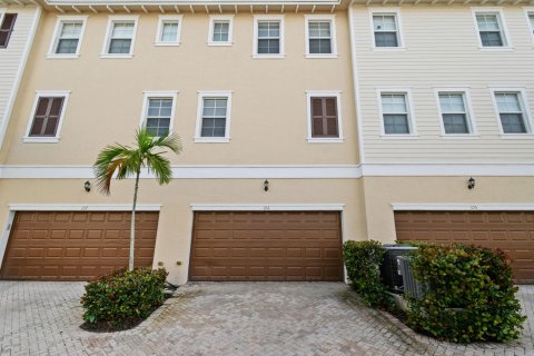 Townhouse in Jupiter, Florida 2 bedrooms, 143.26 sq.m. № 1209274 - photo 13